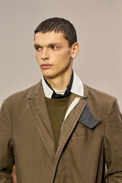 Look 100
